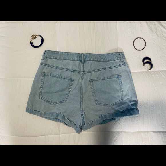 F21 | Light jean shorts - Picture 2 of 3